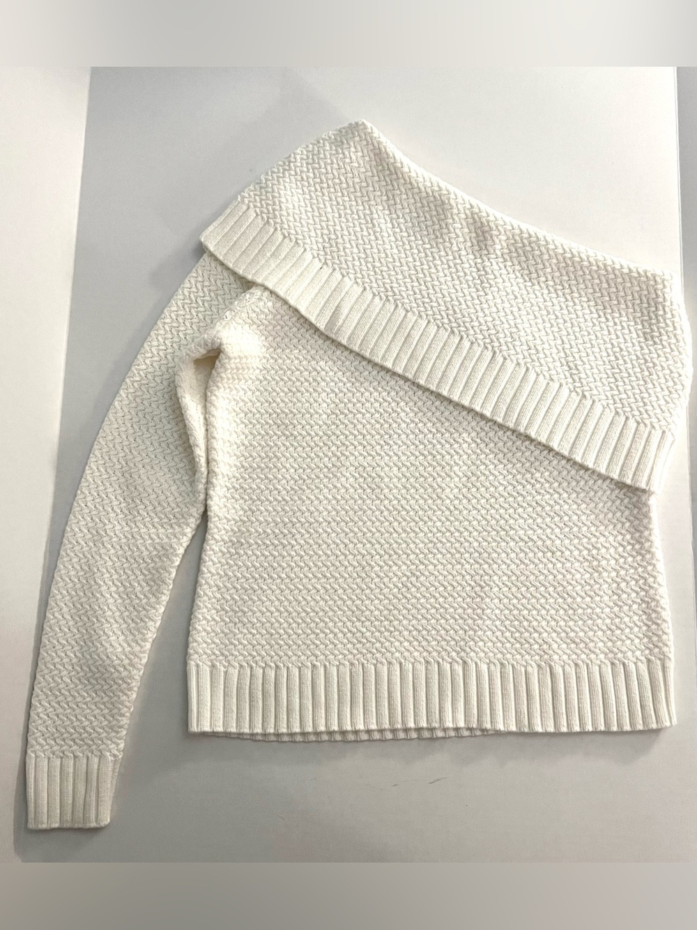 Bloomingdale’s AQUA Chunky Knit One Shoulder Sweater Size Medium BNWT